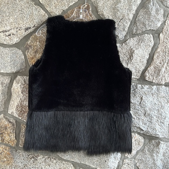 J. McLaughlin Allegra Faux Fur Vest - Picture 7 of 8